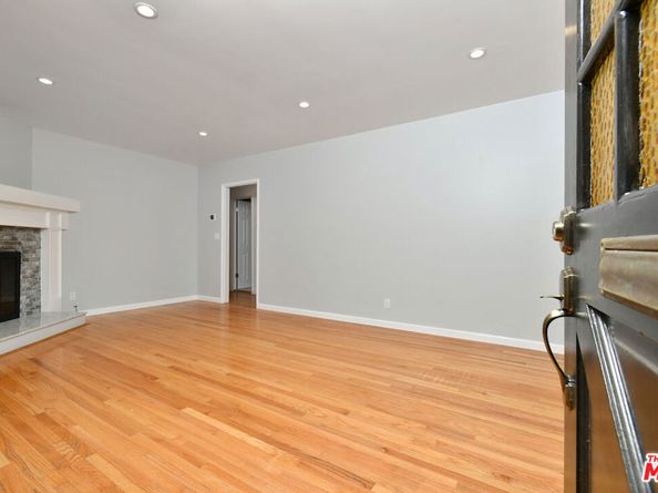 22025 De La Osa Street, Woodland Hills CA 91364