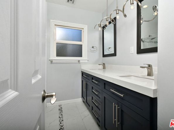 22025 De La Osa Street, Woodland Hills CA 91364
