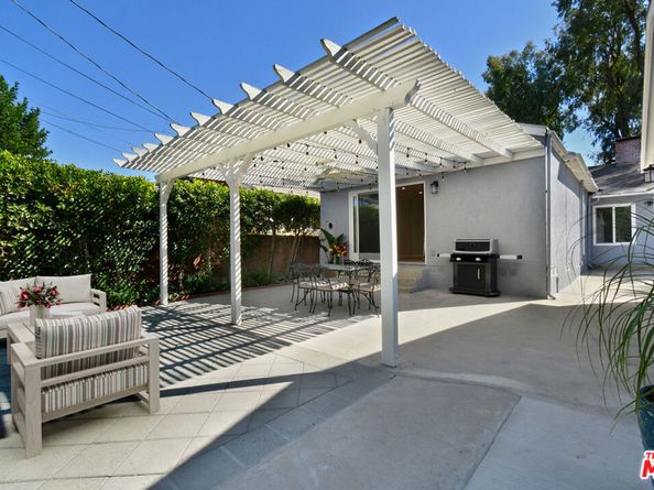 22025 De La Osa Street, Woodland Hills CA 91364