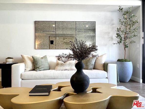 1017 N Croft Avenue 302, Los Angeles CA 90069