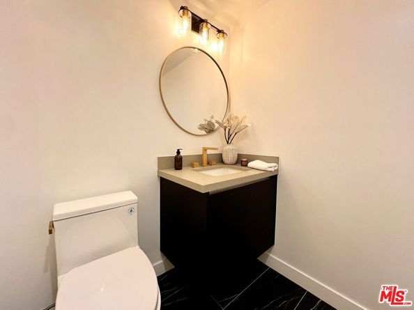 1017 N Croft Avenue 302, Los Angeles CA 90069