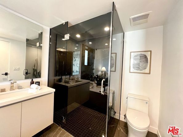 1017 N Croft Avenue 302, Los Angeles CA 90069