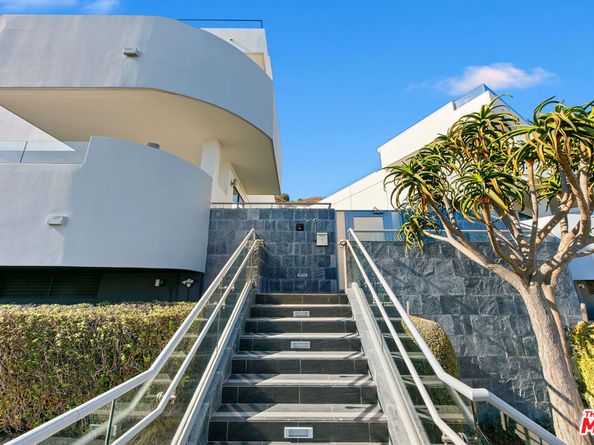 22065 Pacific Coast Highway 7, Malibu CA 90265