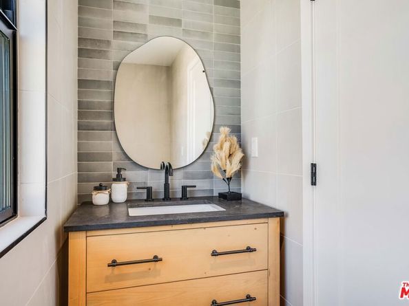 1737 Warnall Avenue, Los Angeles CA 90024