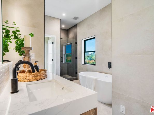 1737 Warnall Avenue, Los Angeles CA 90024