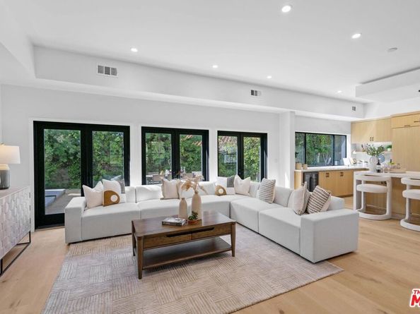 1737 Warnall Avenue, Los Angeles CA 90024