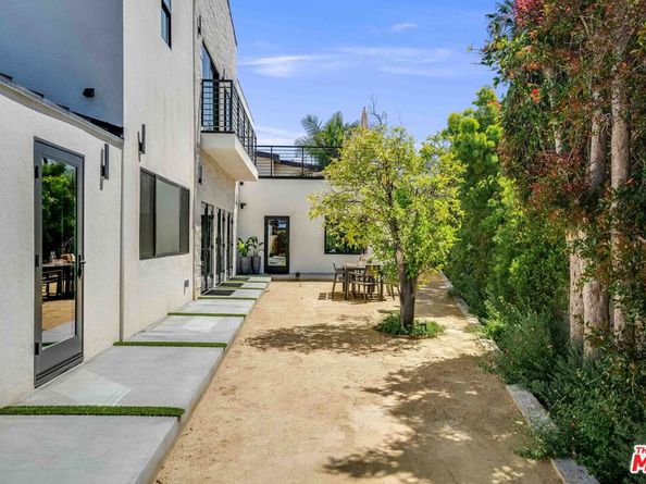 1737 Warnall Avenue, Los Angeles CA 90024