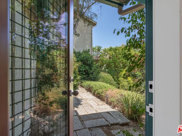 13451 Cheltenham Drive, Sherman Oaks CA 91423
