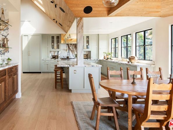 5693 Spreading Oak Drive, Los Angeles CA 90068