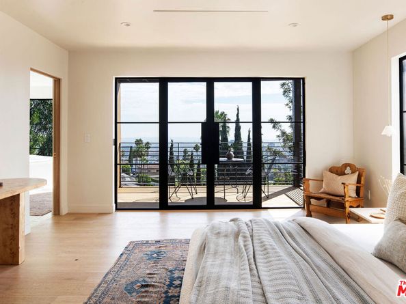 5693 Spreading Oak Drive, Los Angeles CA 90068