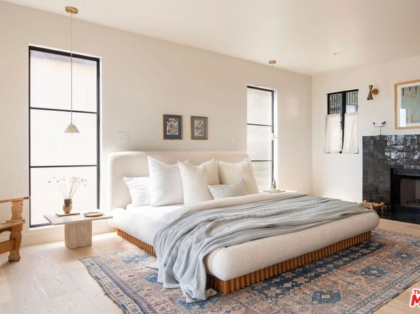 5693 Spreading Oak Drive, Los Angeles CA 90068