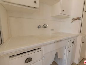2121 James M Wood Boulevard 411, Los Angeles CA 90006