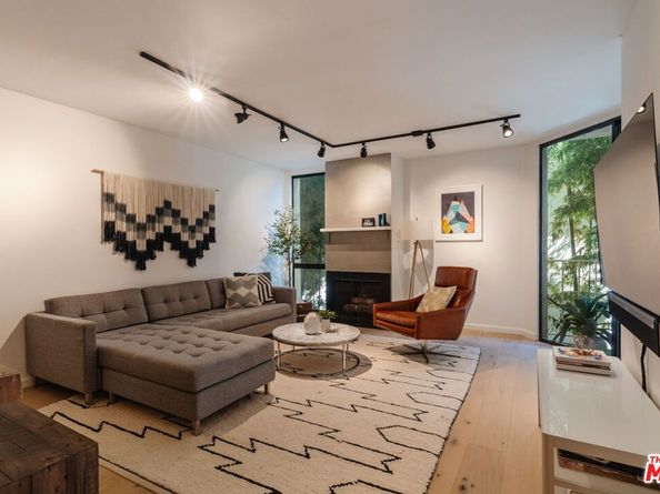 1230 N Sweetzer Avenue 204, West Hollywood CA 90069