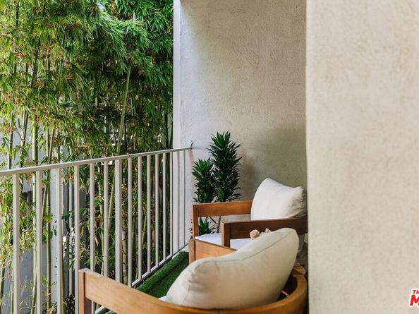 1230 N Sweetzer Avenue 204, West Hollywood CA 90069