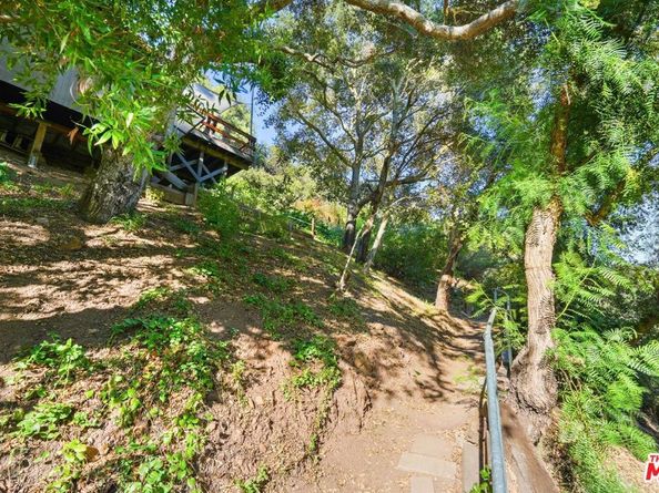 860 Old Topanga Canyon Road, Topanga CA 90290