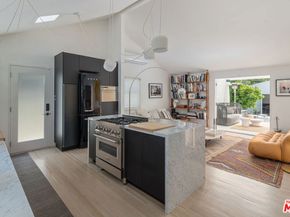 814 Angelus Place, Venice CA 90291