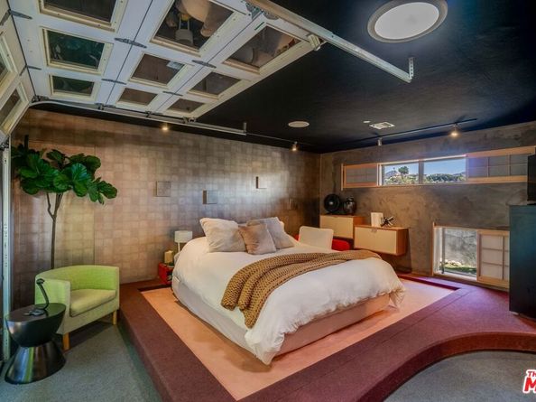 2528 Dearborn Drive, Los Angeles CA 90068