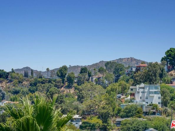 2528 Dearborn Drive, Los Angeles CA 90068