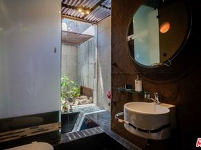 2528 Dearborn Drive, Los Angeles CA 90068