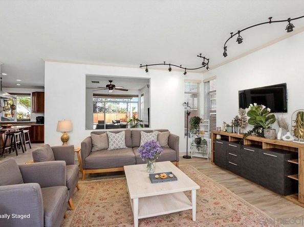 2412 Starlight Gln, Escondido CA 92026