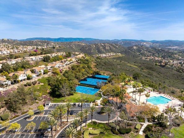 2412 Starlight Gln, Escondido CA 92026