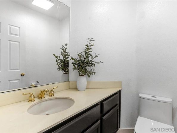 2412 Starlight Gln, Escondido CA 92026