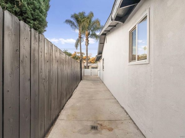 4691 Chateau Dr, San Diego CA 92117