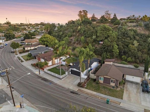 4691 Chateau Dr, San Diego CA 92117
