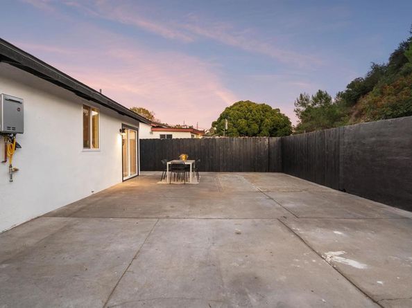4691 Chateau Dr, San Diego CA 92117