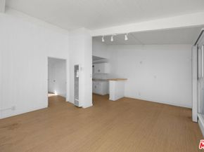 1904 S Robertson Boulevard, Los Angeles CA 90034