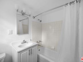 1904 S Robertson Boulevard, Los Angeles CA 90034