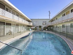 1904 S Robertson Boulevard, Los Angeles CA 90034