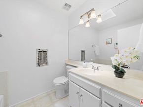 7260 Hillside Avenue 305, Los Angeles CA 90046