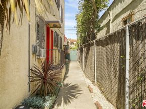 716 W 30th Street, Los Angeles CA 90007