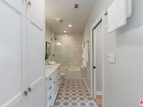 445 N Lucerne Boulevard, Los Angeles CA 90004