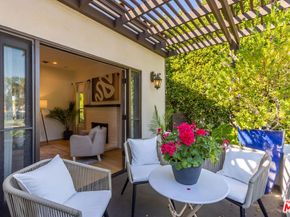 445 N Lucerne Boulevard, Los Angeles CA 90004