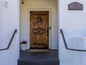 445 N Lucerne Boulevard, Los Angeles CA 90004