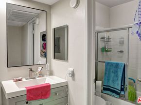 12325 Chandler Boulevard, Valley Village CA 91607