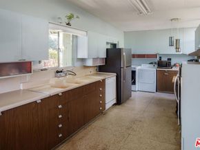 2885 Edgewick Road, Glendale CA 91206