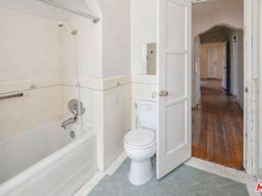 931 S Holt Avenue, Los Angeles CA 90035