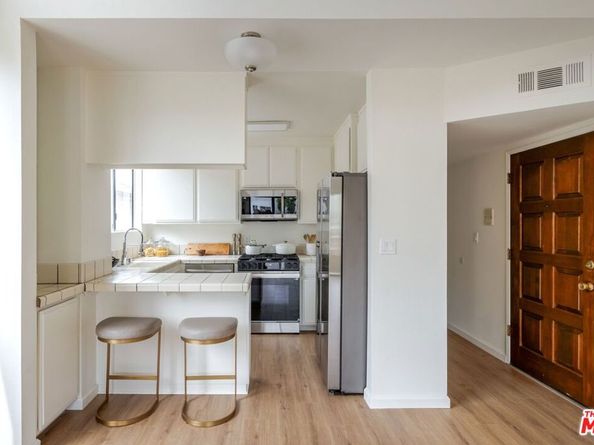 12007 Rochester Avenue 3, Los Angeles CA 90025