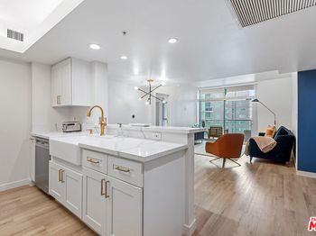 13700 Marina Pointe Drive