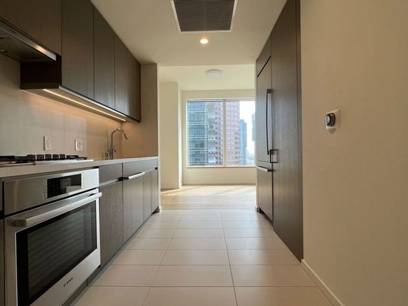 889 Francisco Street 807, Los Angeles CA 90017