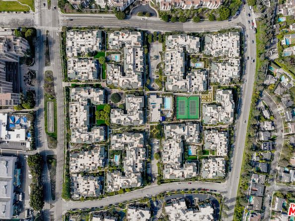 2263 Century 206, Los Angeles CA 90067