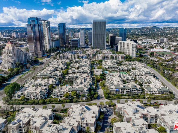 2263 Century 206, Los Angeles CA 90067