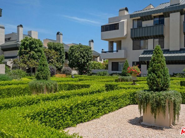 2263 Century 206, Los Angeles CA 90067