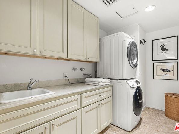 2263 Century 206, Los Angeles CA 90067