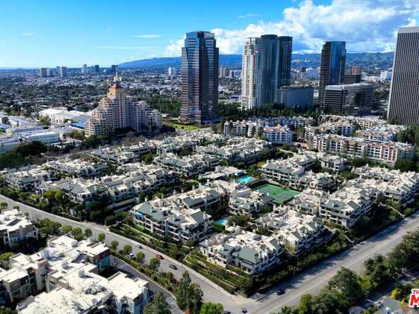 2263 Century 206, Los Angeles CA 90067