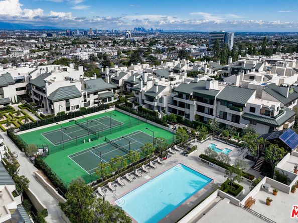 2263 Century 206, Los Angeles CA 90067