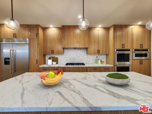 6421 W Olympic Boulevard, Los Angeles CA 90048